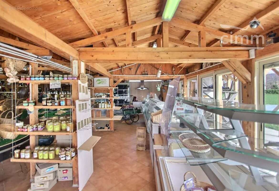 Commerce à VAUNAVEYS-LA-ROCHETTE