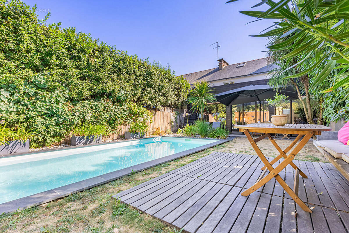 Blanche de castille maison familiale de 6 chambres, garages, jardin avec piscine - photo 4