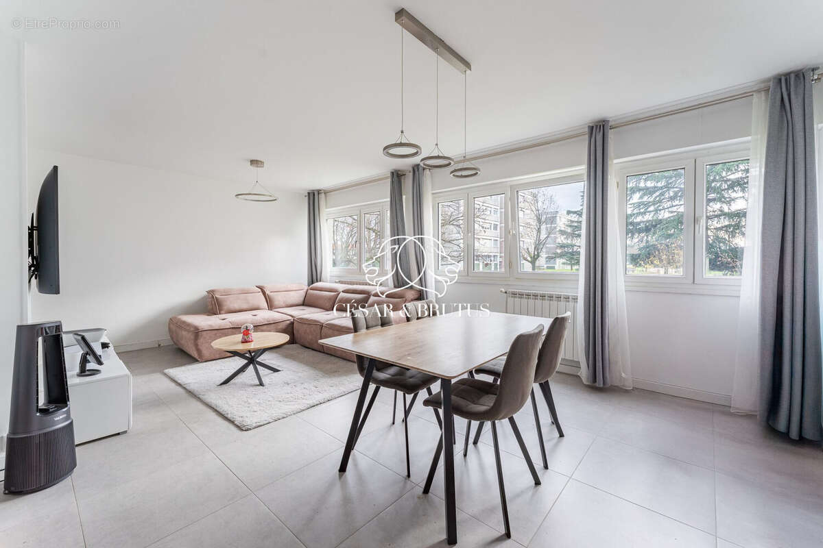 Appartement à DECINES-CHARPIEU