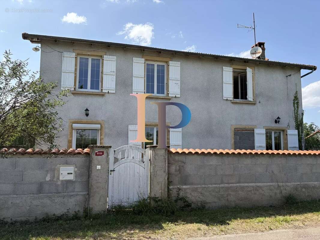 Maison à CHARLIEU