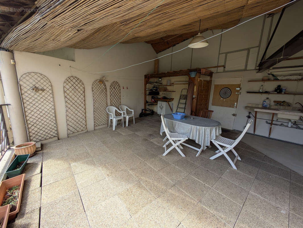 Appartement à BAGNOLS-SUR-CEZE