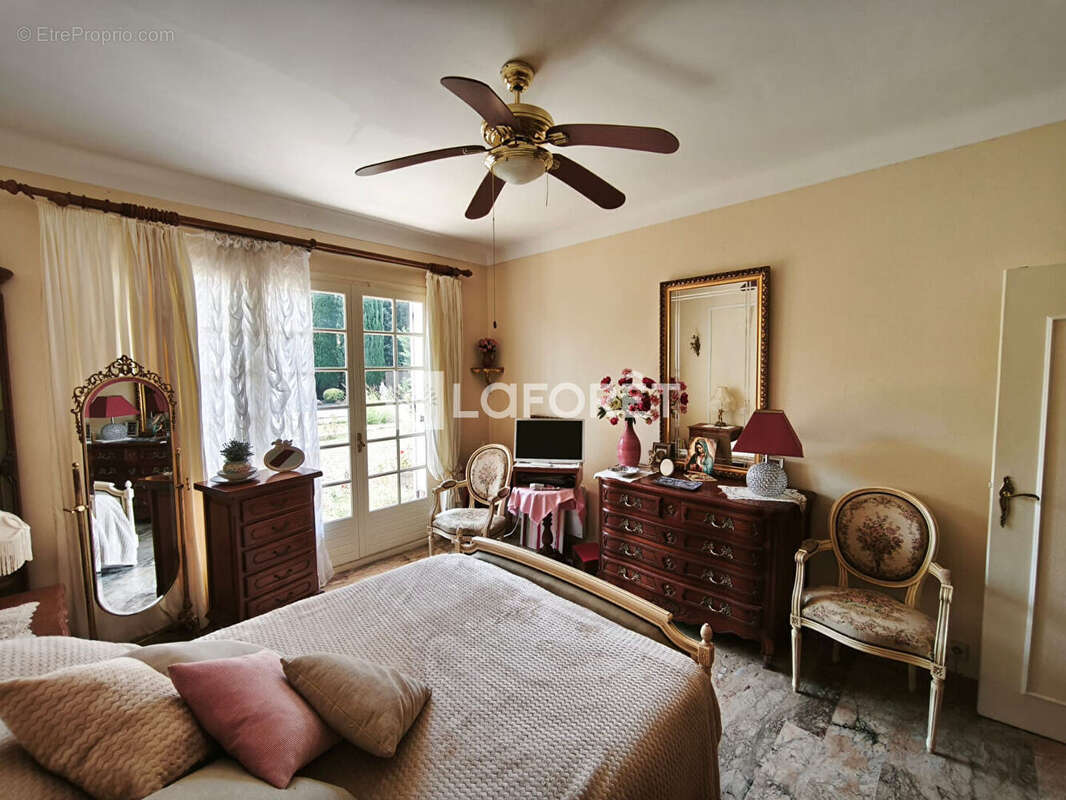 Céret, maison d'architecte 10 pièces 285.4 m² avec piscine, garage, jardin - photo 11