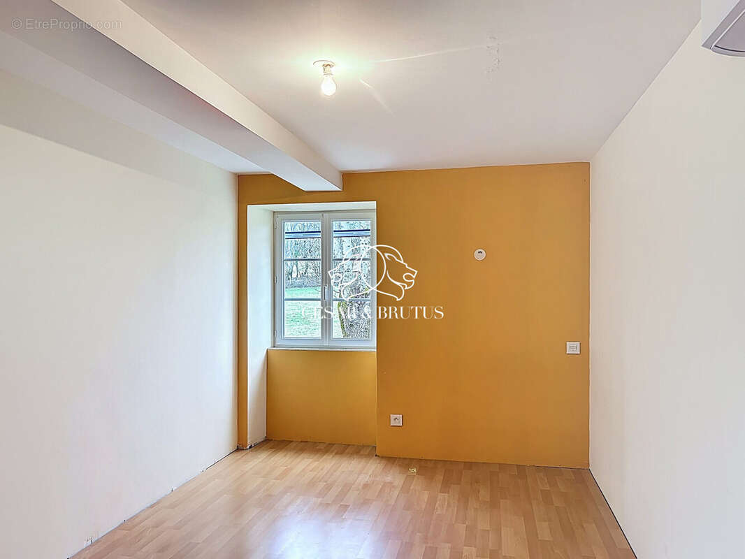 Maison à SAINT-CHRISTOPHE-EN-BRIONNAIS