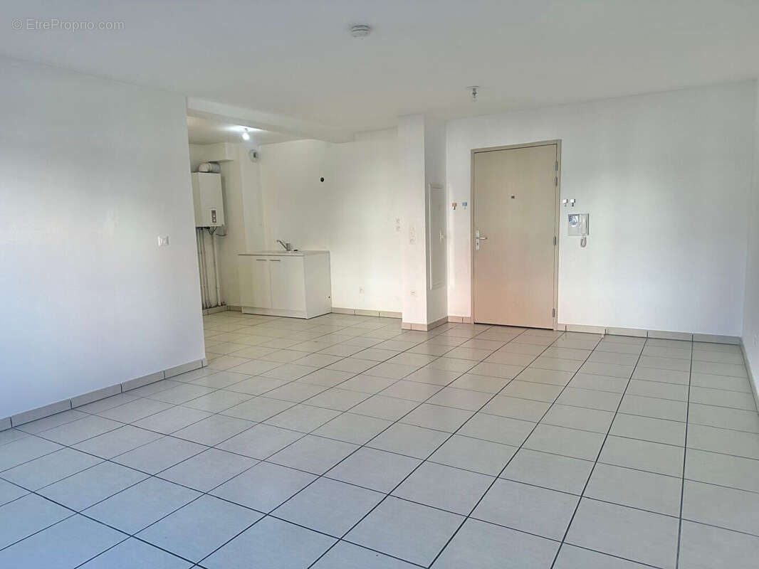 Appartement T3, Centre Ville LA VERPILLIERE - photo 2