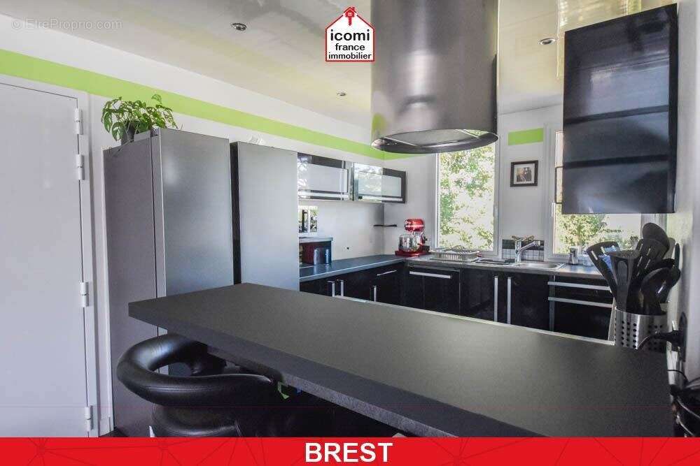 Finistere - brest (29200) - a vendre - appartement de 96 m² - 3 chambres - piece de vie de 50 m² - 3 balcons - ascenseur -  plac - photo 3