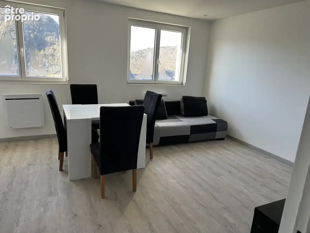 Saint Claude, route de Chaumont, Appartement T2 avec dépendances - INVESTISSEUR - photo 1