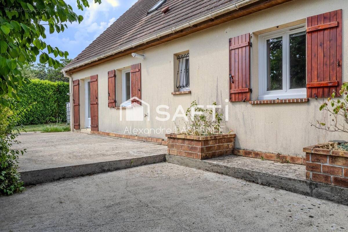 Photo 1 - Maison à VILLENEUVE-LES-SABLONS