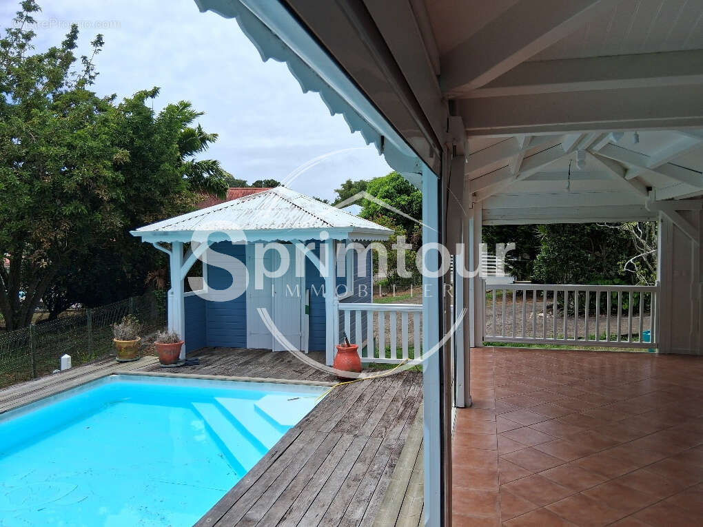 - BAIE-MAHAULT   secteur de Plaisance -belle villa en bois T4 avec piscine - photo 3