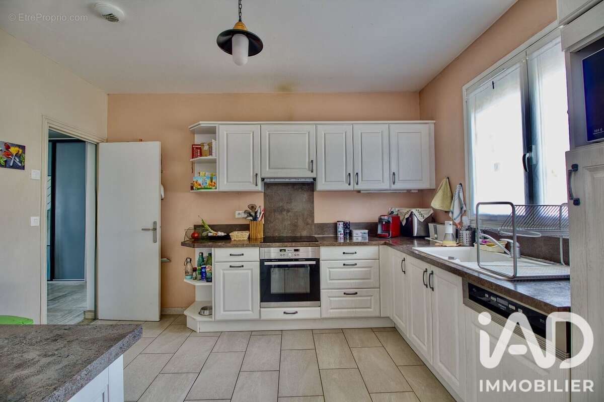 Maison 240 m² à La Chapelle-En-Serval  - photo 6