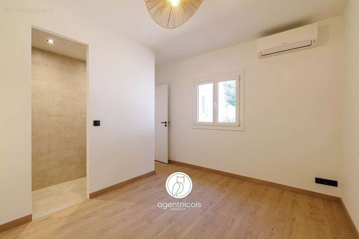 Appartement à SAINT-LAURENT-DU-VAR