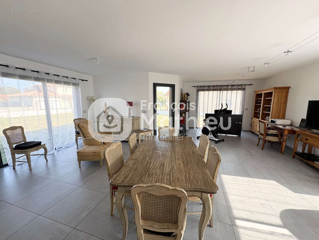 Romans : maison plain-pied 144m2 hab - 3ch + garage - 926m2 de terrain - photo 9