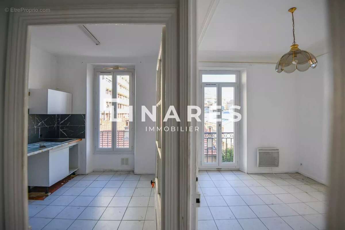 Appartement à MARSEILLE-1E