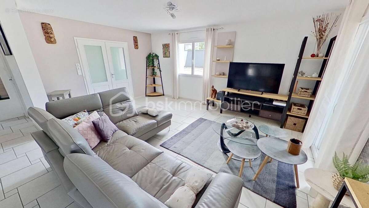 LARMOR PLAGE (56620) – Maison familiale de 152 m², 2 chambres + 2 suites parentales, une véranda, jacuzzi , deux garages - photo 7