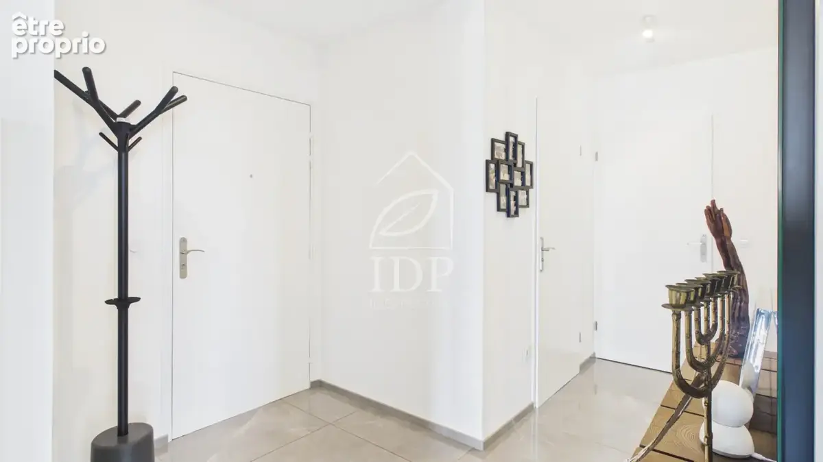 Grand T4 avec terrasse de 32 m2 et balcon   2 parkings en sous-sol - photo 9