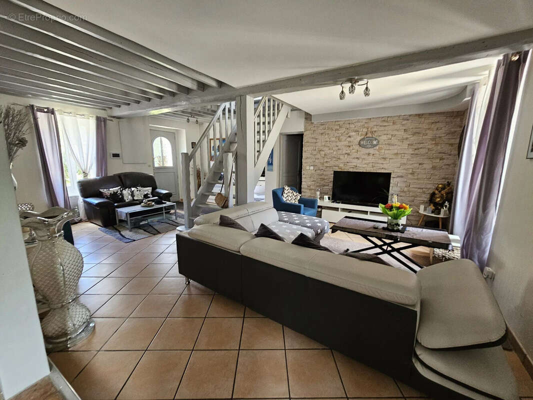 Maison à SAVIGNY-SUR-CLAIRIS