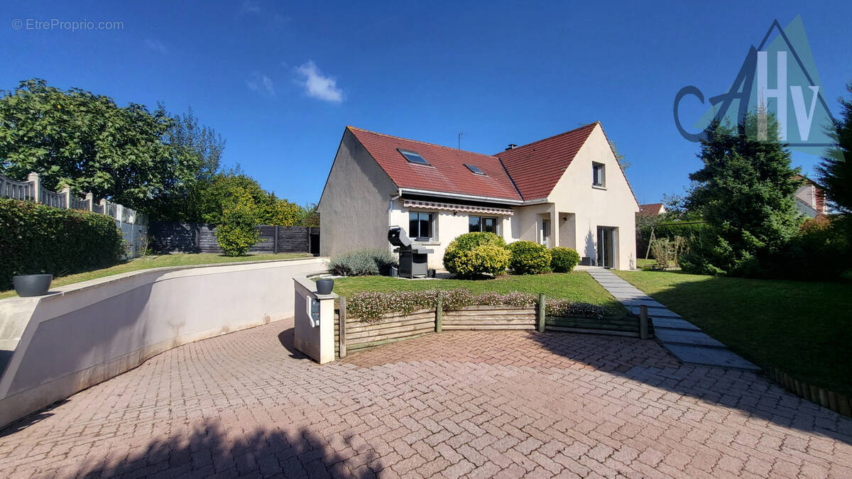 Maison à MONTEREAU-FAULT-YONNE