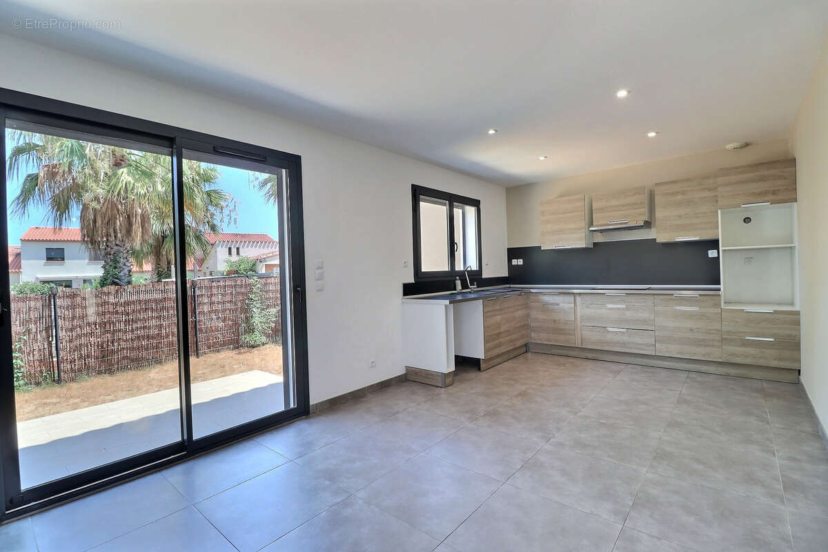 A vendre : Maison 4 pièces avec jardin et GARAGE de 94m2 à ARGELES SUR MER - photo 9