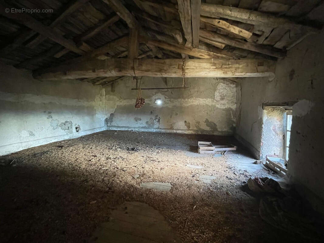 Maison à SAINT-PRIEST-LA-ROCHE