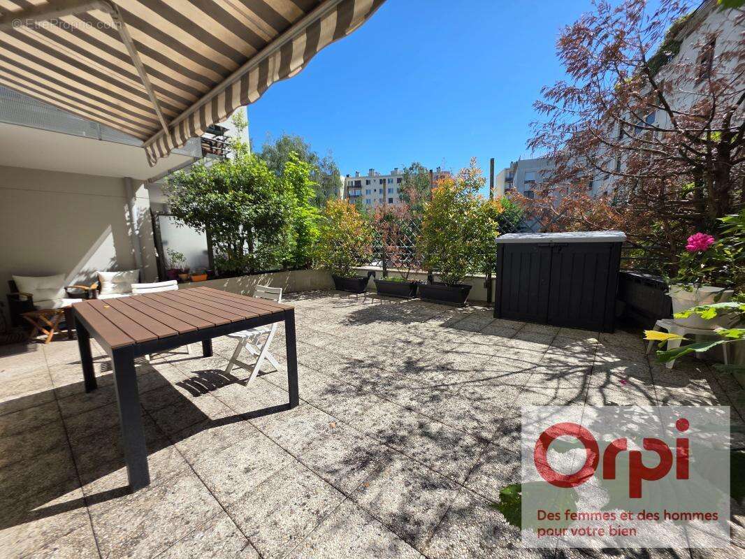 Appartement à ISSY-LES-MOULINEAUX
