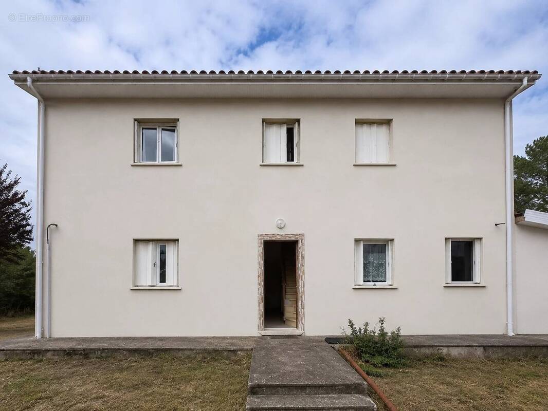 Maison à ETAULIERS