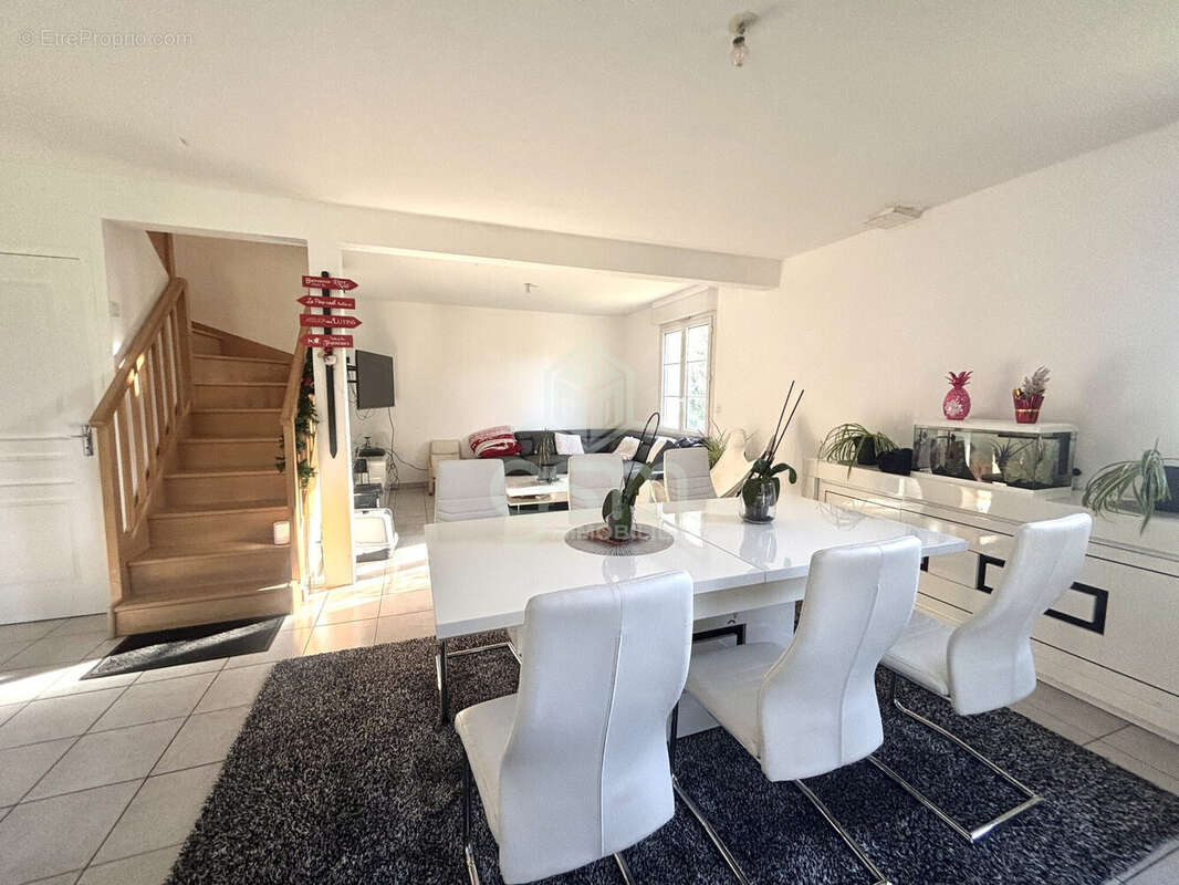 Maison à AZAY-LE-RIDEAU