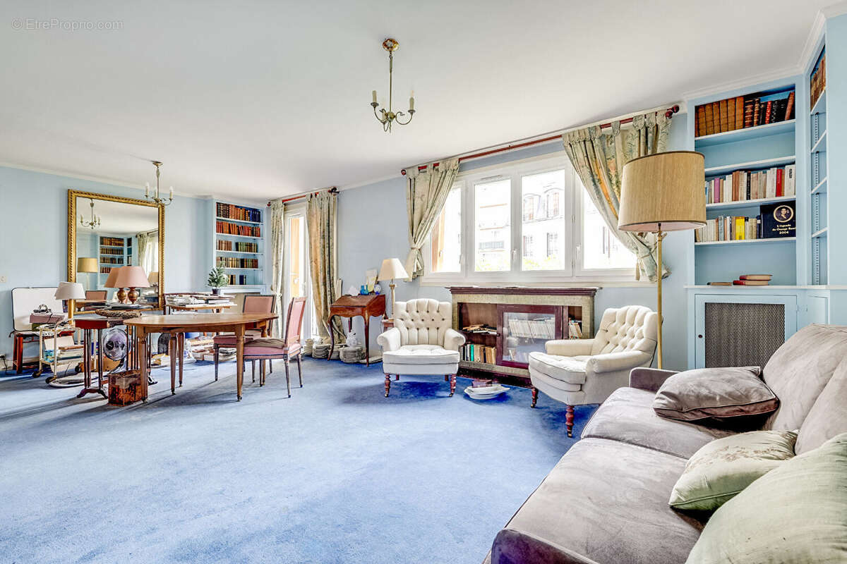 Appartement à PARIS-14E