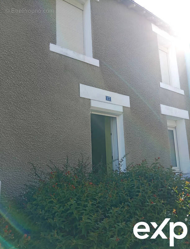 Maison à LA ROCHE-BLANCHE