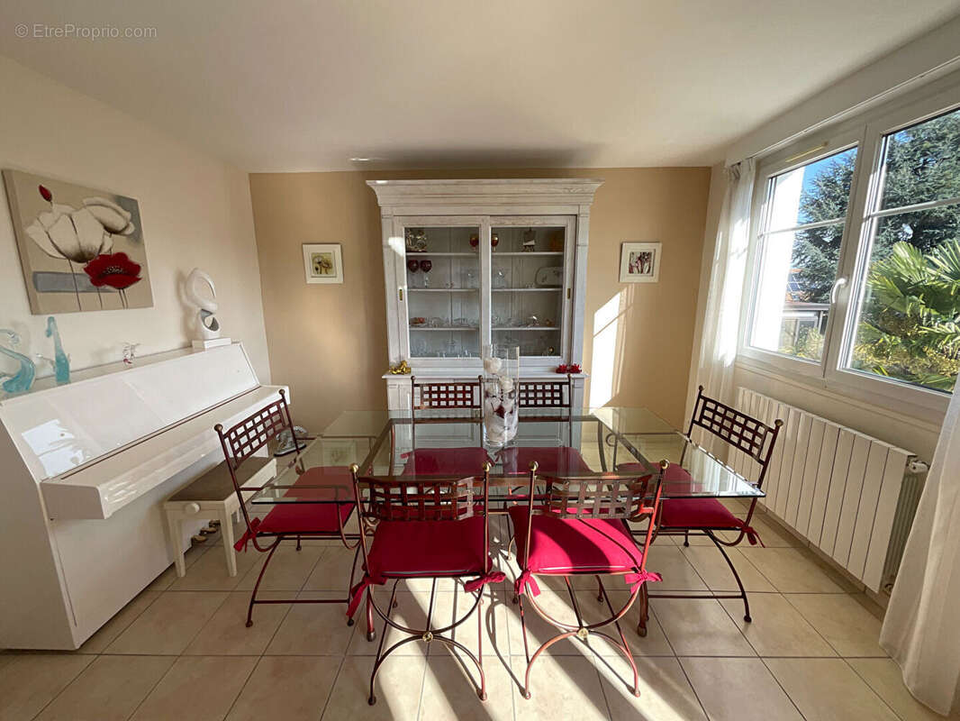 Maison à CHANTELOUP-LES-VIGNES