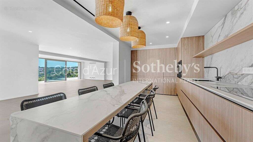 Maison à LES ISSAMBRES