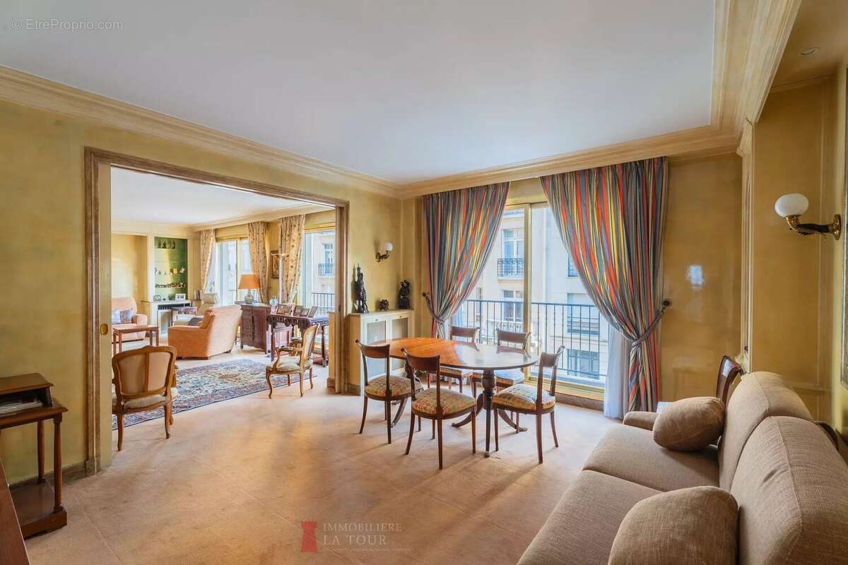 Appartement à PARIS-16E