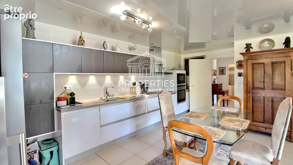 Le lavandou - t3 de 2016 - 68 m² - ascenseur - terrasse 60m² -  piscine - parking x2 - photo 4