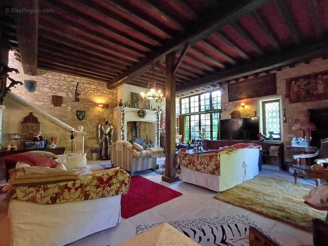 Maison 245 m² à Chasseneuil-Sur-Bonnieure  - photo 5
