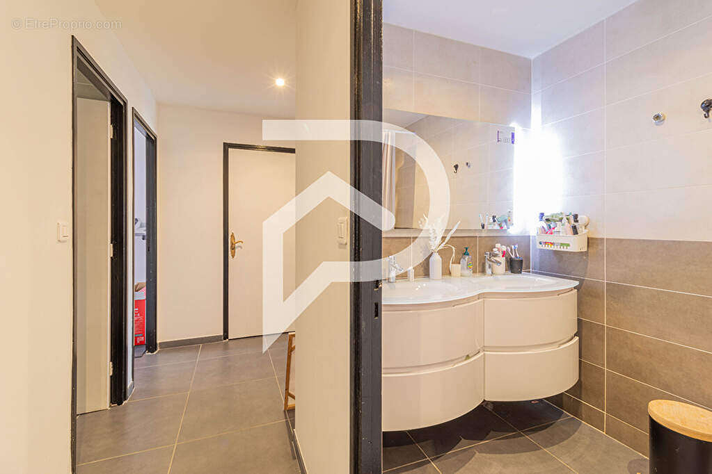 Appartement à MARSEILLE-6E