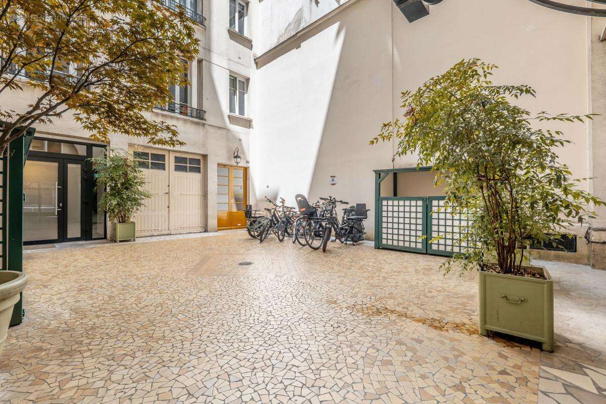 Appartement à PARIS-1E