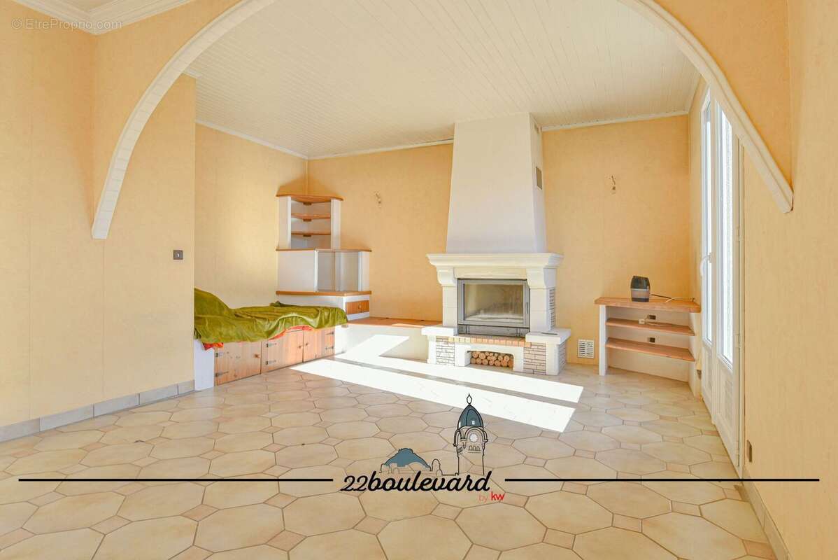 Maison à BONNAC-LA-COTE