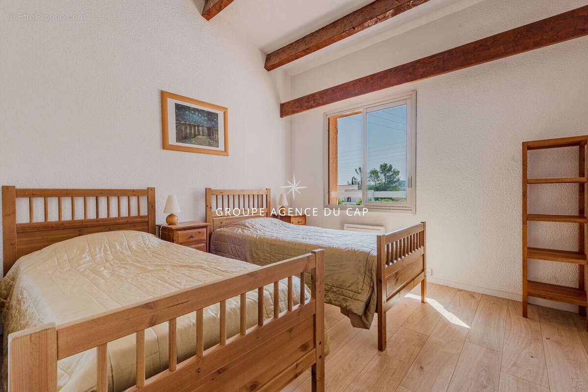 Villa Saint Raphael 5 pièce(s) 120 m2 - photo 5