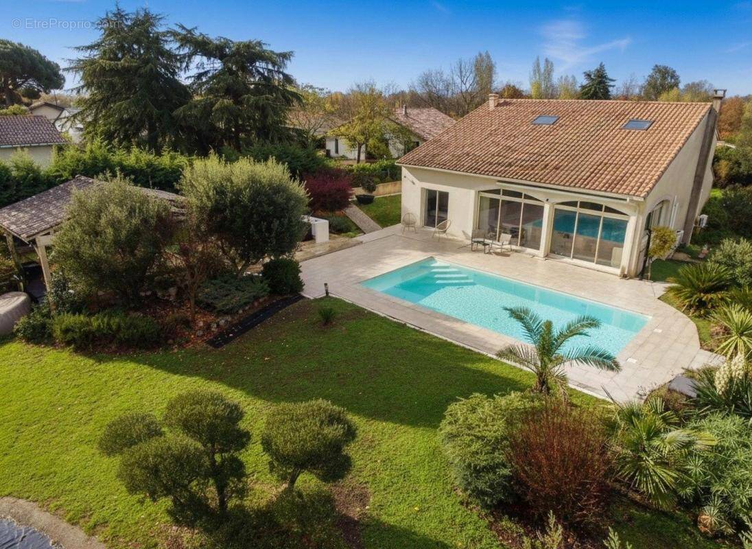 Maison à AMBARES-ET-LAGRAVE