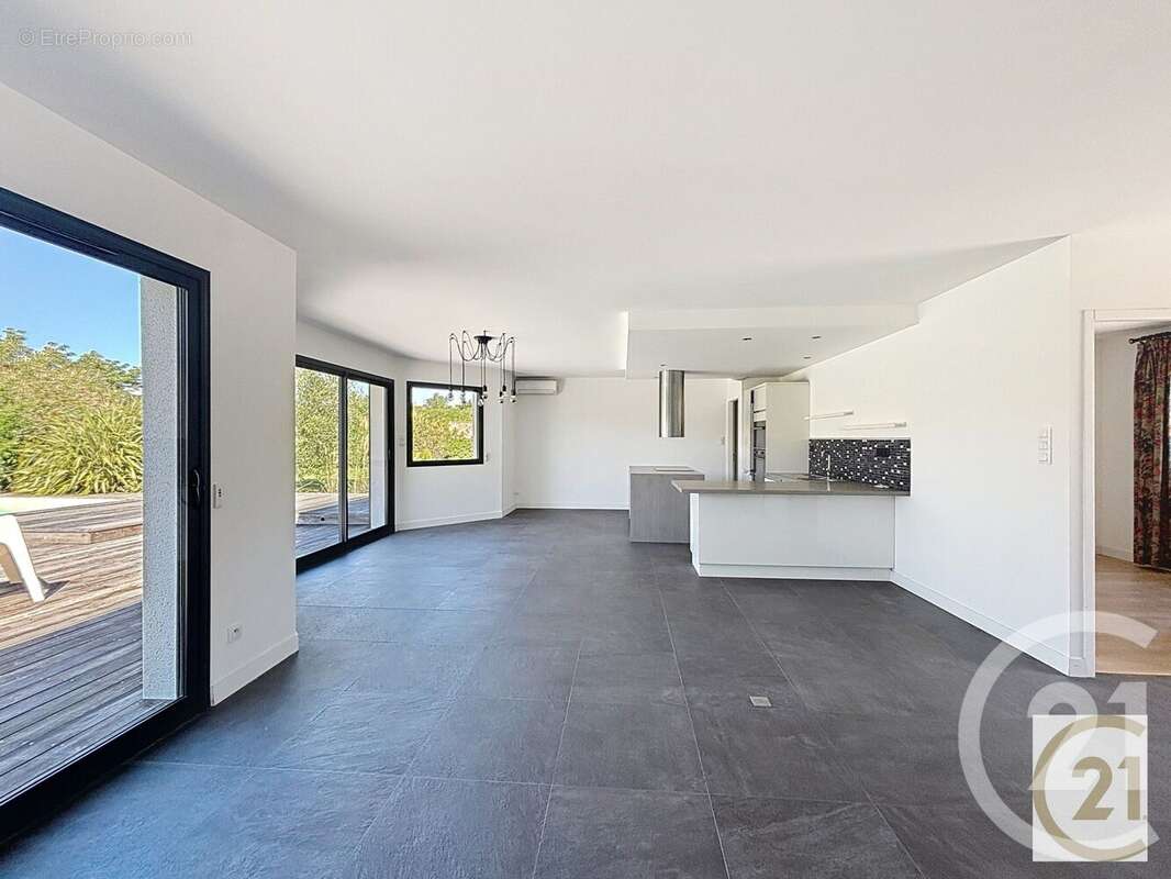 Maison à AYGUESVIVES