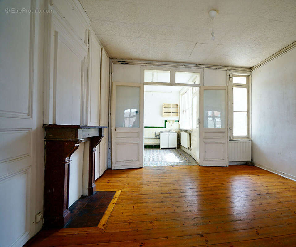 T2 avec potentiel t3, lumineux / belle terrasse / matériaux d'origine - photo 2
