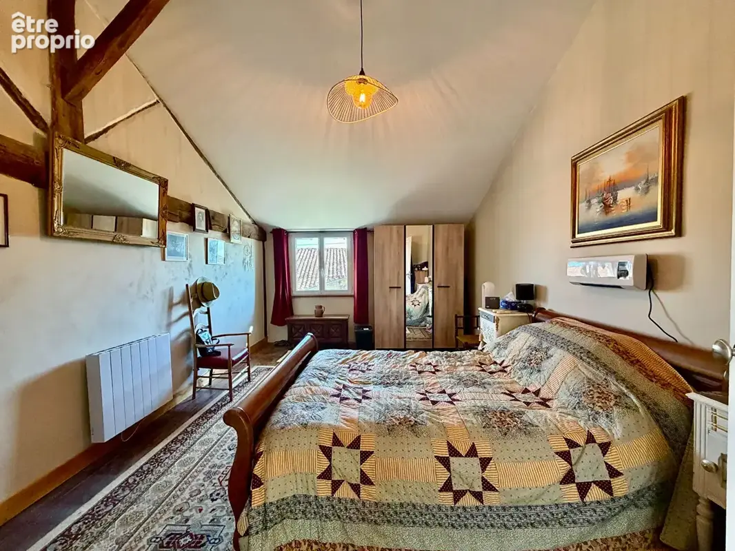 Charmante maison de caractère rénovée avec  4 chambres, grange et jardin arboré - photo 9