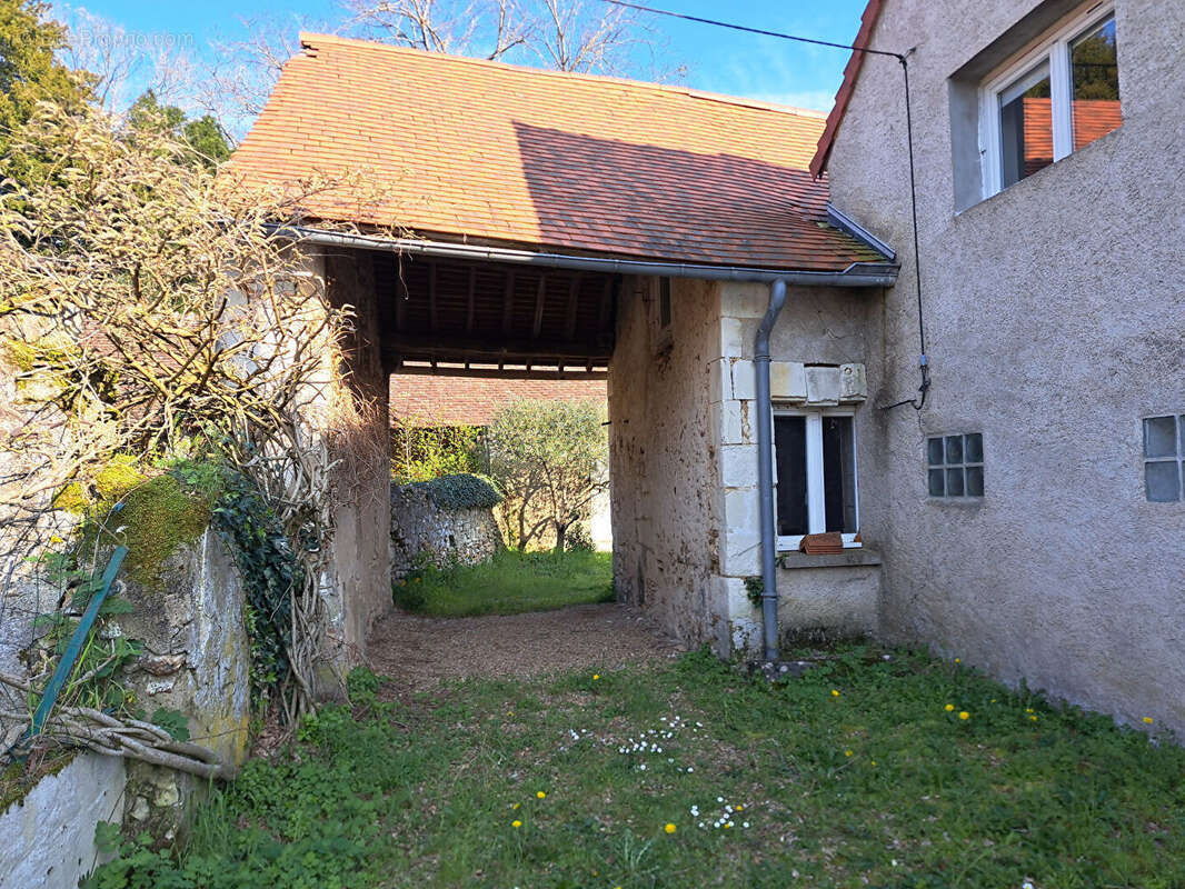 Maison à YZEURES-SUR-CREUSE