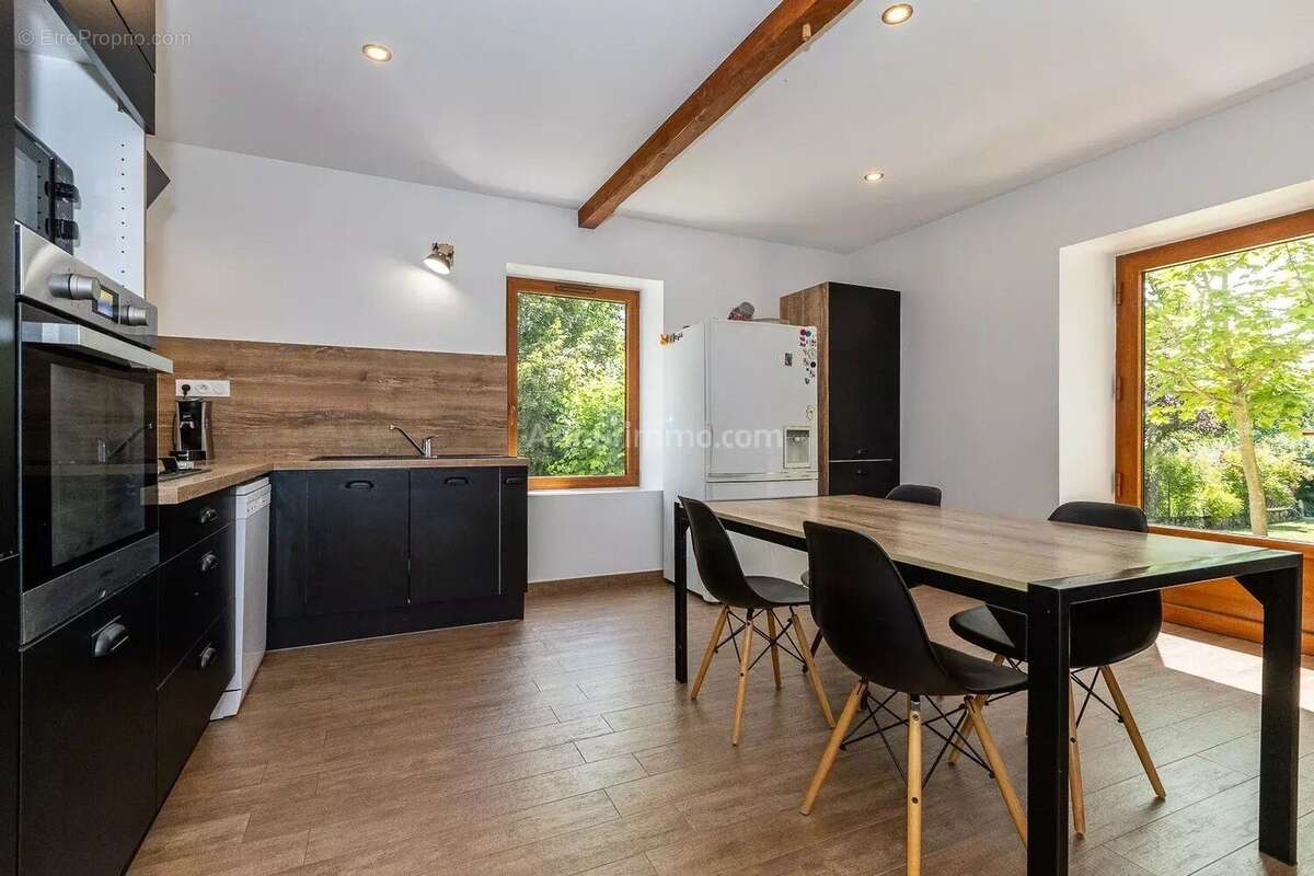 Maison à VEZERONCE-CURTIN