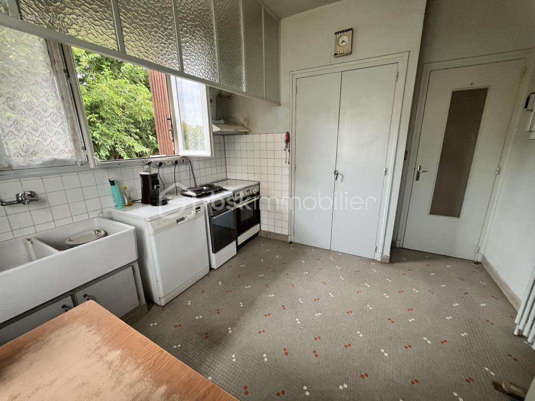 Rare sur le marché : Pavillon de plain-pied sur sous-sol complet avec balcon et vue imprenable sur la Loire - photo 11