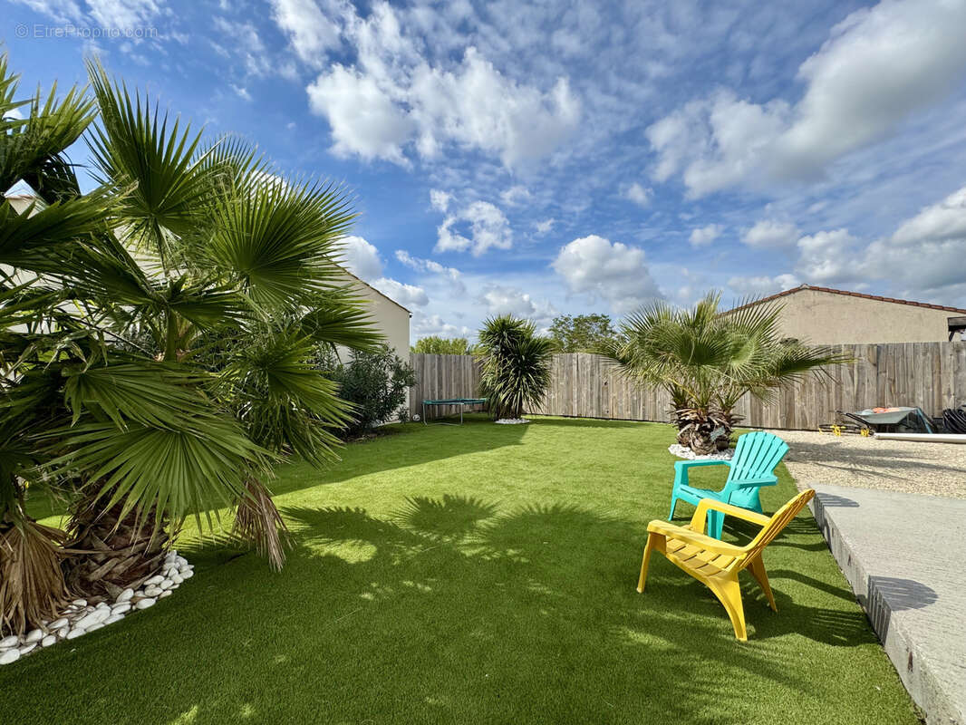 Maison à CHAMPAGNE-LES-MARAIS