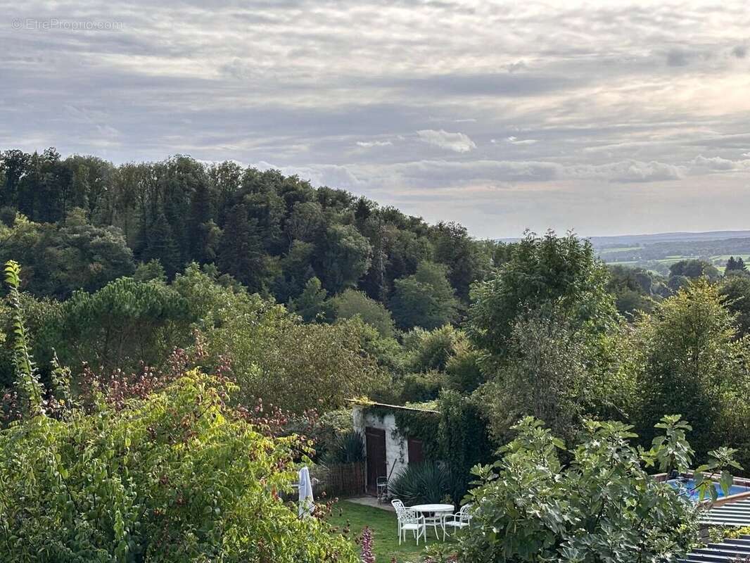 Maison à DUN-SUR-GRANDRY