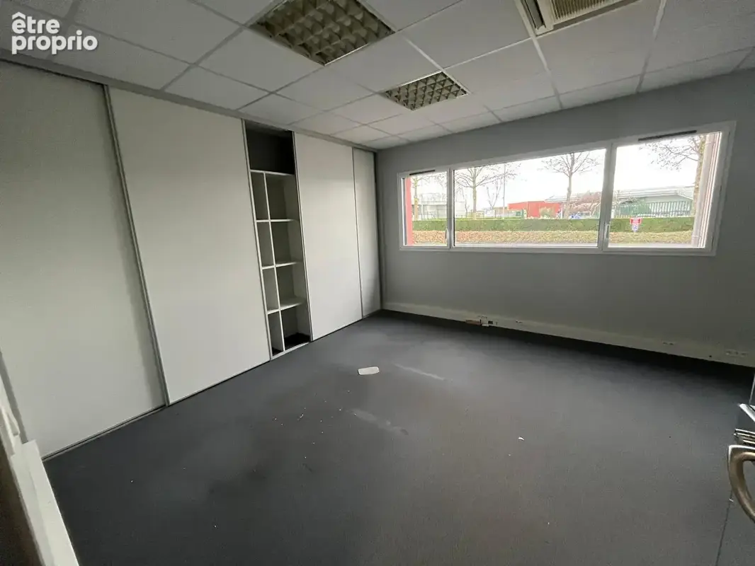 Bureaux à vendre  Saint Lo 570 m² - photo 9