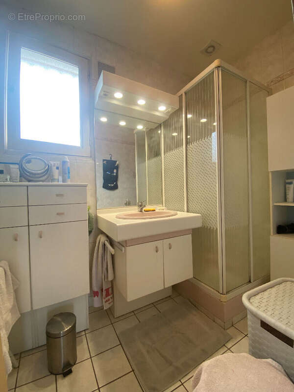 A vendre à Commentry - Jolie Maison ( 125 m2) - 3 Chambres - Terrain 445 m² - photo 8