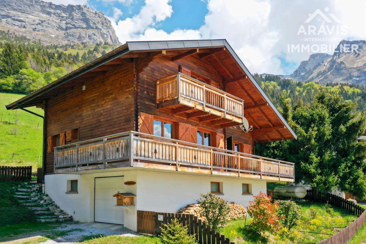 Maison à MONTMIN