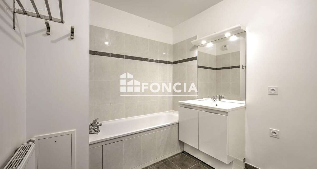 Appartement à FONTENAY-LE-FLEURY