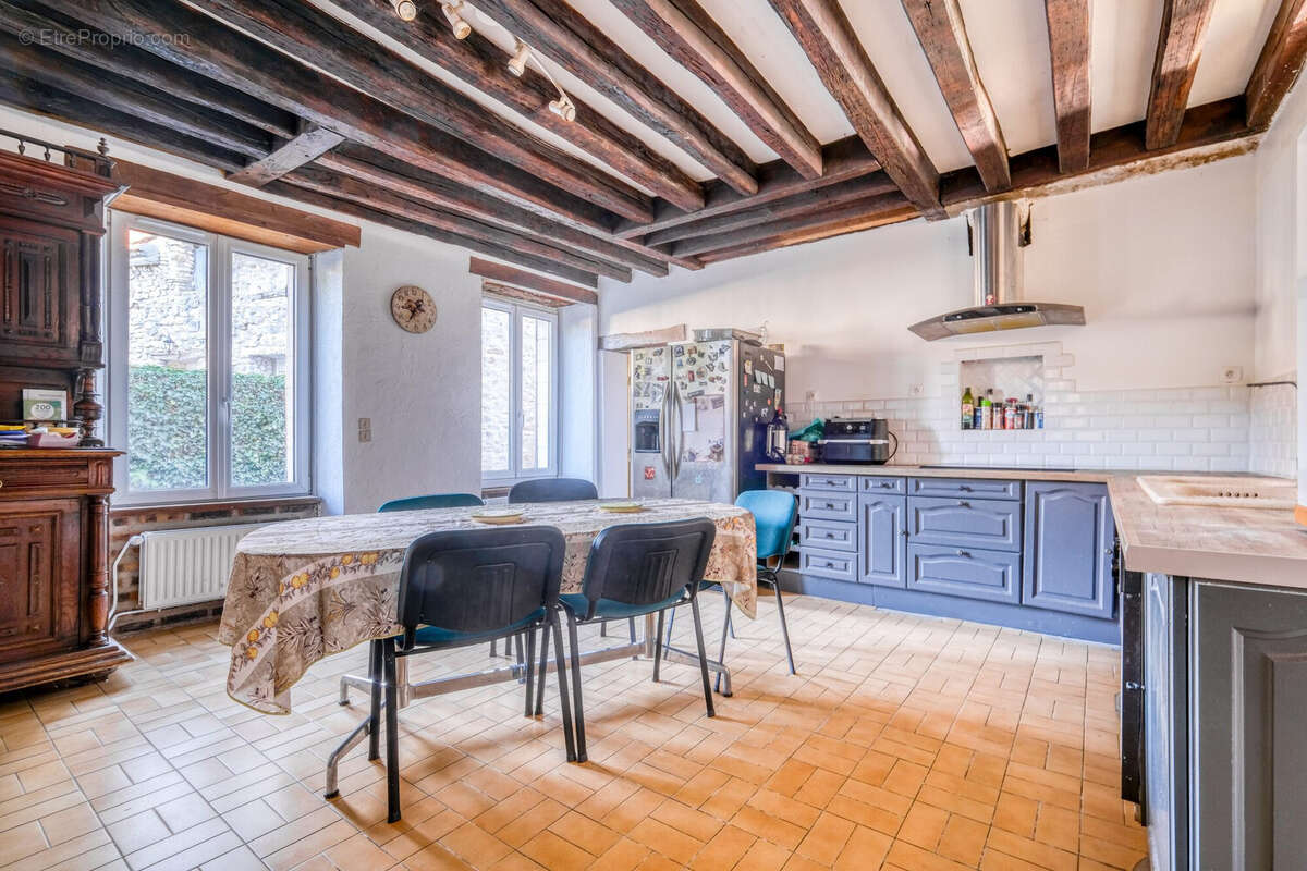 Maison 261 m² à Peroy-Les-Gombries  - photo 4